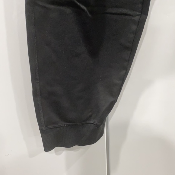 Gently worn black under Armour joggers. - Picture 3 of 5